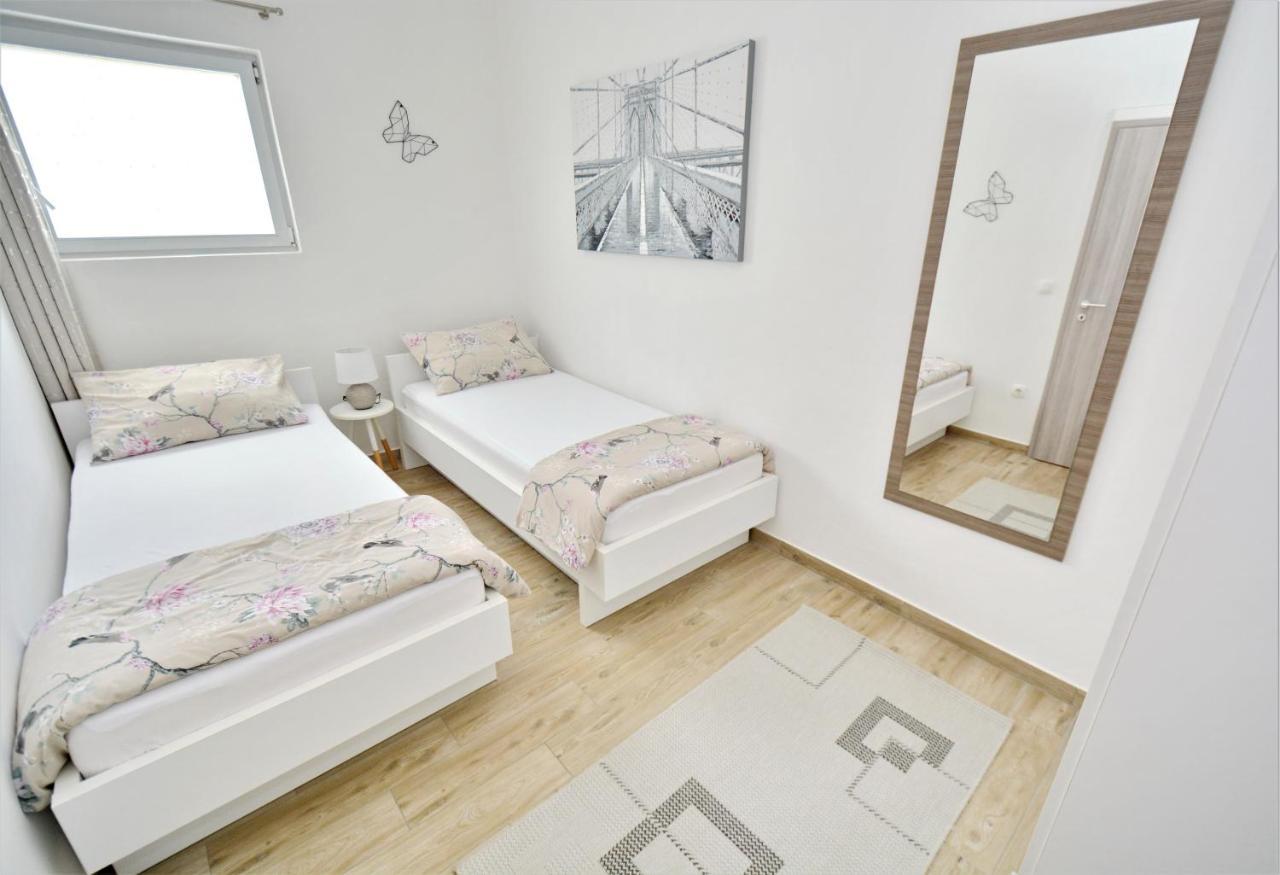 Holiday Home Paulin Обровац Экстерьер фото