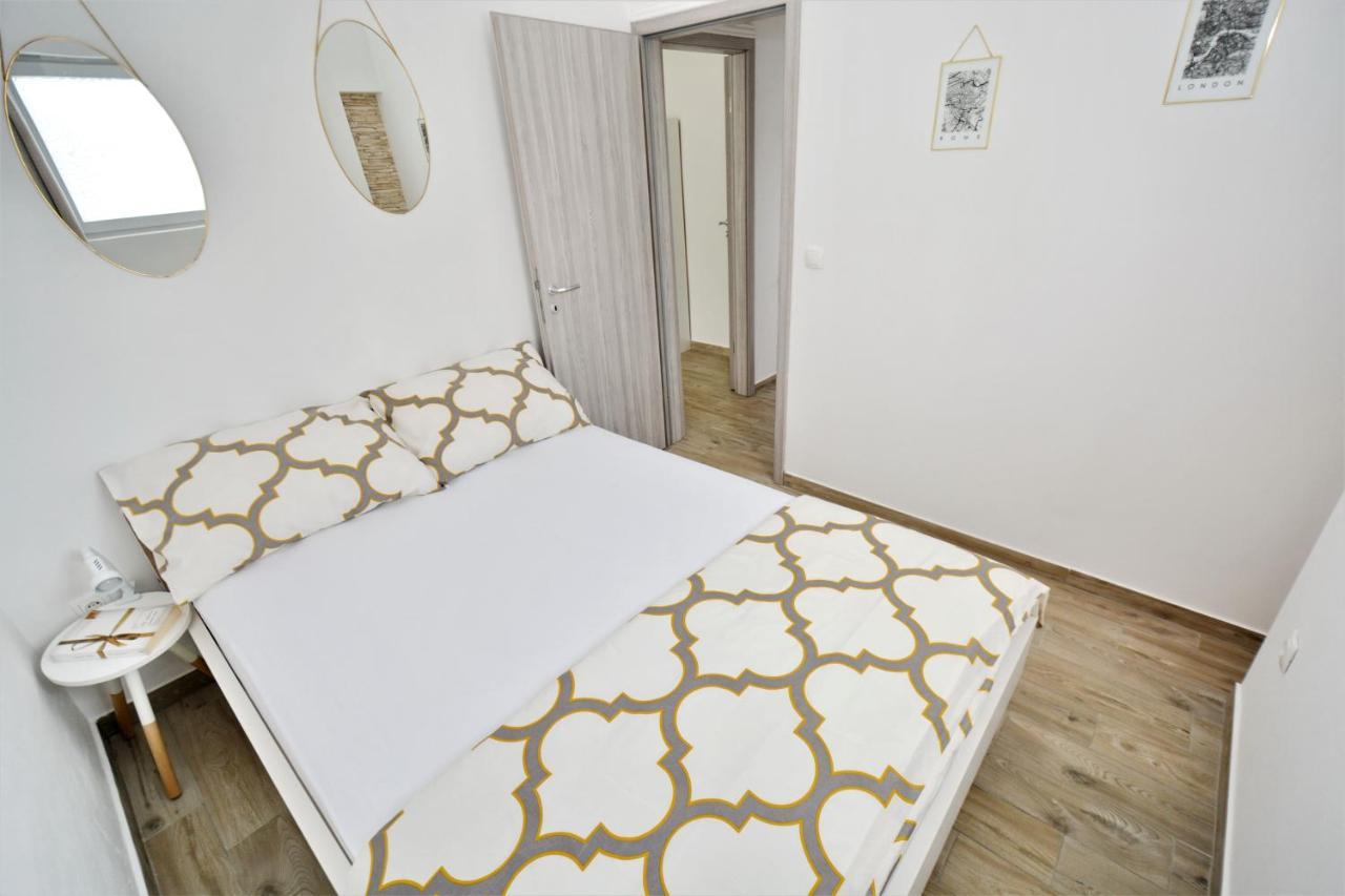 Holiday Home Paulin Обровац Экстерьер фото
