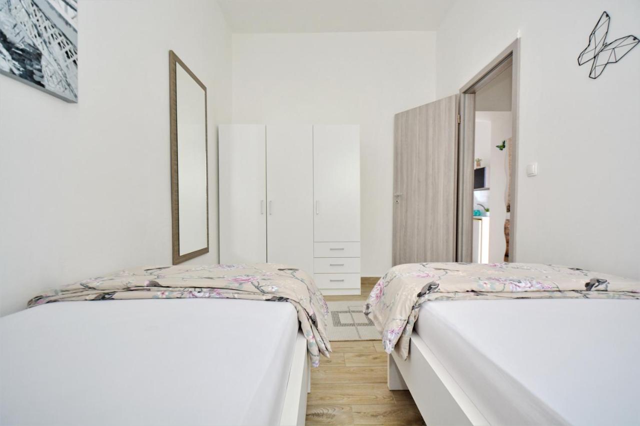 Holiday Home Paulin Обровац Экстерьер фото