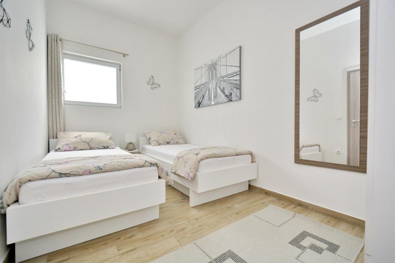 Holiday Home Paulin Обровац Экстерьер фото